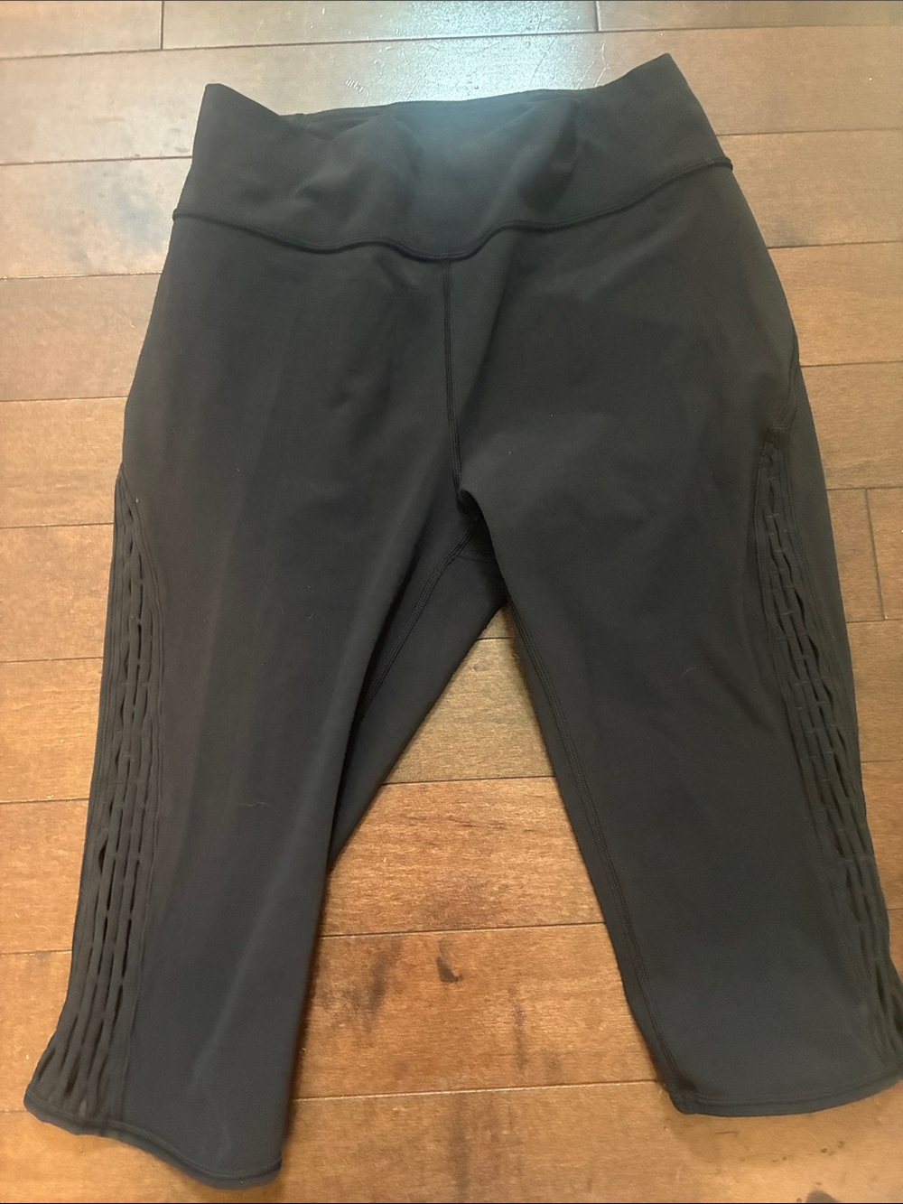 Lululemon Size 10 Black Capri Leggings with High Waist